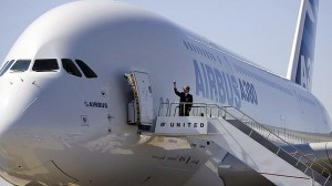 Escuchar música y jugar sí; hablar por el móvil no durante el vuelo