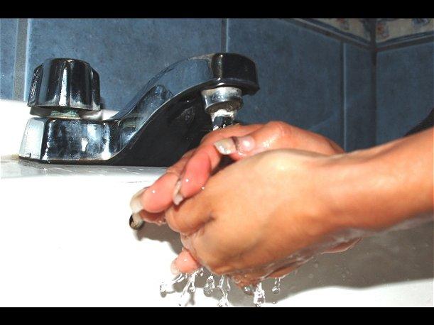 Suspenden servicio de agua en varios distritos de Lima Norte