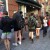 Flashmob: Así fue el «viaje sin pantalones» en estaciones del metro