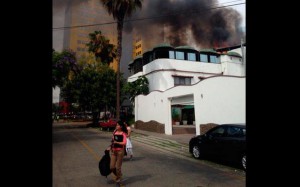 Incendio de medianas proporciones se registró en un hotel de San Isidro