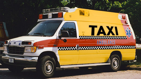 Mujer engaña el 911 y utiliza ambulancia como taxi