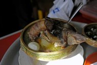 Bolivianos tienen su «viagra»: una sopa con el miembro viril del toro