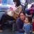 Foto de joven ocupando asiento reservado en bus causa indignación en Facebook