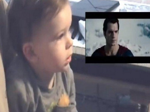 VIDEO: La tierna reacción de un bebé al ver volar por primera vez a Superman