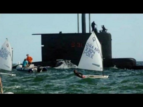 VIDEO: Submarino militar emergió en plena competencia de veleros en Argentina