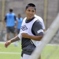 Raúl Ruidíaz se despinta los cabellos para la Copa Libertadores