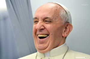 El papa Francisco ha confesado que robó la cruz puesta a un amigo muerto.