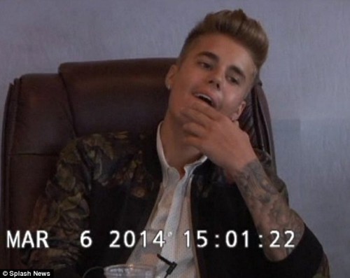VIDEO: Justin Bieber se alteró ante abogado