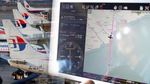 Cobran fuerza teorías de conspiración sobre el avión desaparecido.