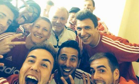 Pizarro compartió un ‘selfie’ del Bayern al estilo del Óscar