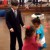 Una niña celosa recibe una buena lección de un pequeño bailarín.