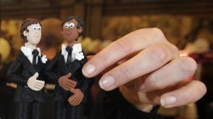 Mayoría acepta derechos de parejas gays pero rechaza unión.