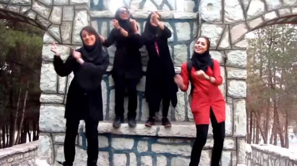 VÍDEO: Detienen a seis jóvenes iraníes por ser demasiado “felices en Teherán”