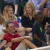 VIDEO: Niño conquistó a hermosa chica en partido de béisbol en USA