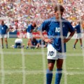 El italiano Roberto Baggio lamenta el penal perdido contra Brasil en la final de 1994, en la que el país sudamericano conquistó su cuarta Copa.