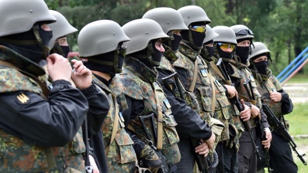 Militares ucranianos abandonan sus unidades: “No lucharemos contra el pueblo”