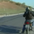 Motociclista se estrella después de dar una entrevista sobre accidentes.