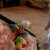 Perrito trae juguetes a bebé para que deje de llorar (Video)