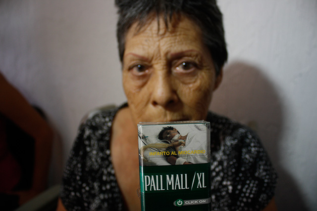 La mujer de 72 años, presentó una queja ante la CEDH, porque las tabacaleras han usado su imagen en las cajetillas de cigarros sin su autorización. 
