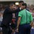 El técnico argentino le da una colleja al cuarto árbitro. Juan Carlos Hidalgo EFE