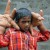 India: Niño sufre rara enfermedad que hace crecer sus manos