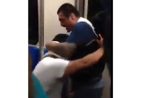 Captan riña de dos pasajeros a bordo del Metro de Monterrey