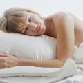 Según expertos, dormir sin prendas es mejor porque tu nivel de estrés se reduce en forma progresiva.