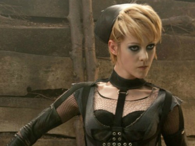 La actriz de 'The Hunger Games' (Los Juegos del Hambre), además de Robin también interpretaría a Carrie Kelley, como en el cómic, según difundió la revista 'Variety'.