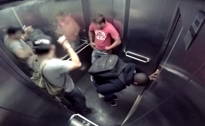 VÍDEO: La broma de la diarrea en el ascensor que arrasa en internet