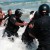 Bañistas y Policía se enfrentan en playa La Pampilla. (Foto: Facebook Renzo Giraldo)