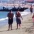 VIDEO: A la vista de turistas, narcos desembarcan droga en playa