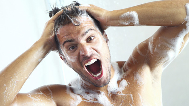 Bañarse a diario puede ser dañino ¿Qué aconseja el experto?