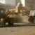 China: dos obreros se enfrentan violentamente a bordo de sus tractores