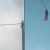 Niña queda colgada de un cable eléctrico de más de 15 metros de altura
