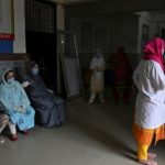 Muere farmacéutico de India tras probar remedio casero contra COVID-19